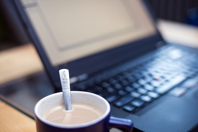 Over ons Professionele boekhouder uit Antwerpen werkende op computer