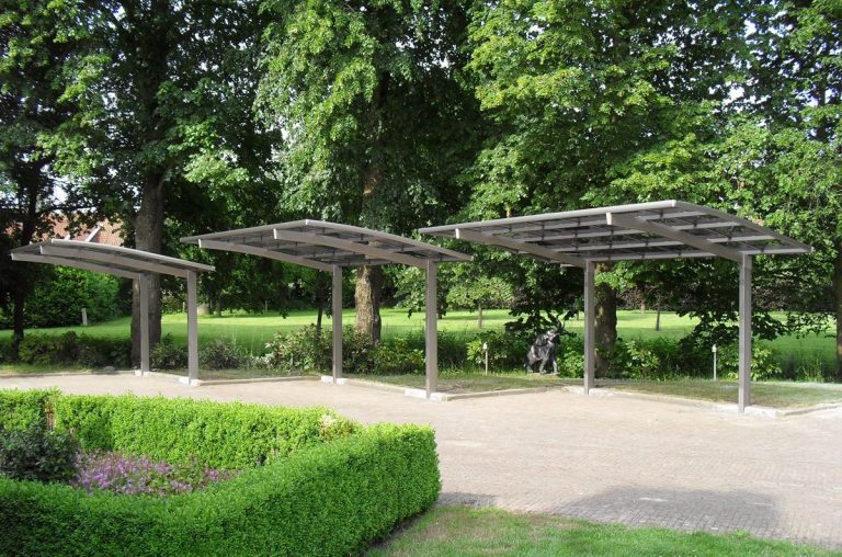 Skiatsu Carport: elegante en stijlvolle overkapping voor auto's met minimalistisch Japans design
